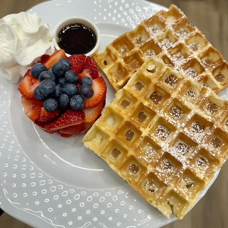 The Century House Bed And Breakfast Оттава Экстерьер фото