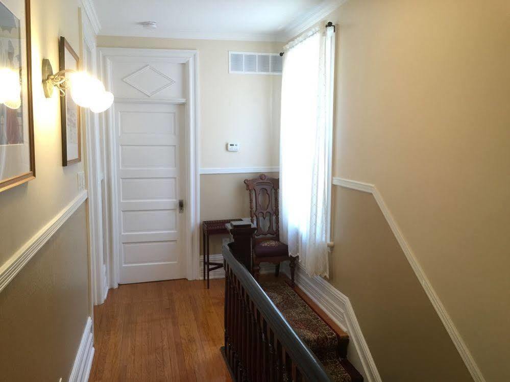 The Century House Bed And Breakfast Оттава Экстерьер фото